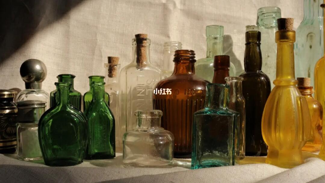 古董玻璃瓶与阳光的对话